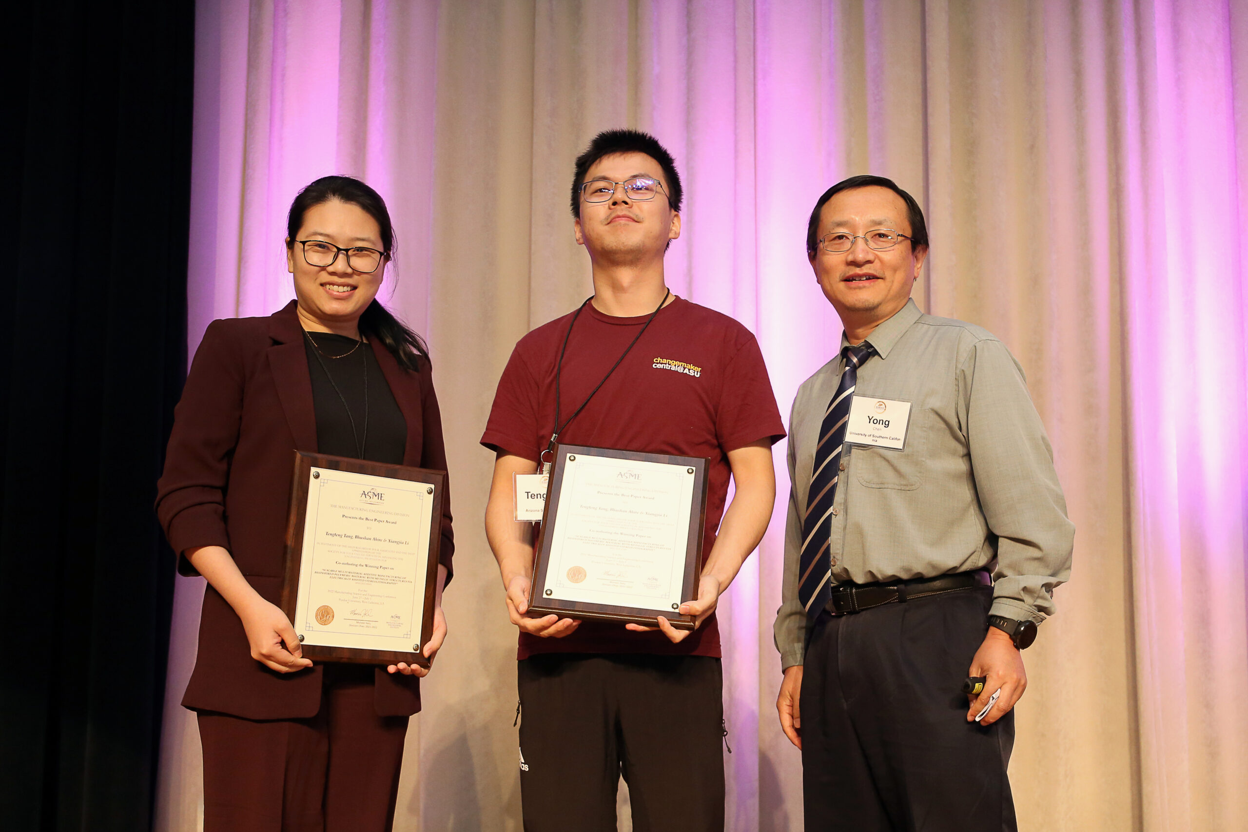 Li (first from left), receives the best paper award for developing EF-HMP. Photo courtesy of Xiangjia “Cindy” Li